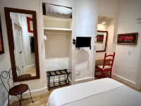Marfa House Fronteriza--Central and Accessible Hotels in Marfa