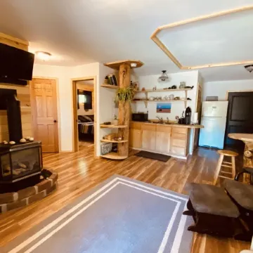 Cozy Black Hills retreat: Nature and adventure await.
