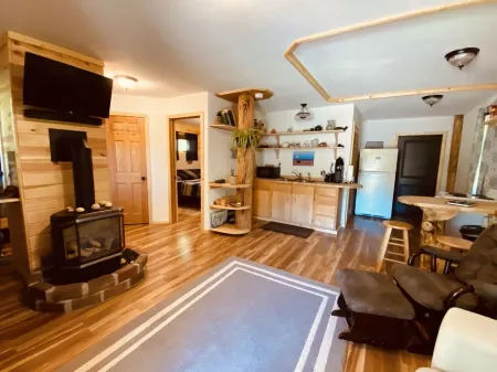 Cozy Black Hills retreat: Nature and adventure await.