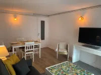 Ground Floor Flat with Garden -  Furnished Holiday Home- All Comforts - Wifi