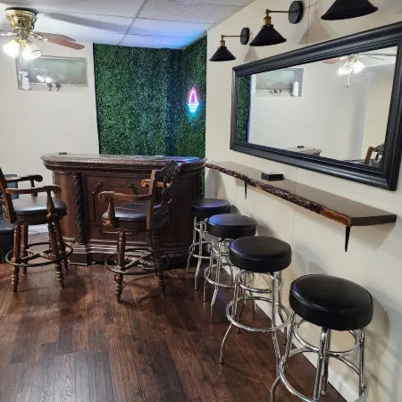 LARGE 5 BEDROOM HOME MINUTES FROM LBI