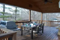 Lake Lover's Paradise! 3 Bed/2 Bath, Walk to Lake on Lake Cumberland!