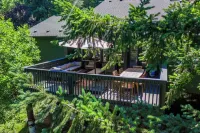 Stylish Mountaintop Treehouse 8 Min from UofO