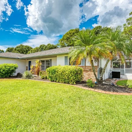 PAWS & PLAY: PET-FRIENDLY VACATION VENICE BEACH, SIESTA KEY SARASOTA FENCED YARD