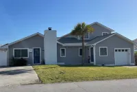 Spacious Beach House w/ hot tub - Oceanside 2 1/2 blocks from the beach!