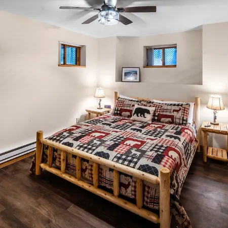 Private Mountain Home, 2miles To Ski, Hot Tub, Views, Fireplace, & Pet Friendly!