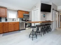 Peace and Quiet at the South Shore! with Lake Access and Dock for Boat. Hotels in Conesus