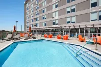 Aloft Greenville Downtown - Rooftop Pools
