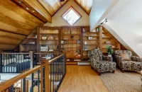 Peaceful tranquil cozy home tucked away in Madison