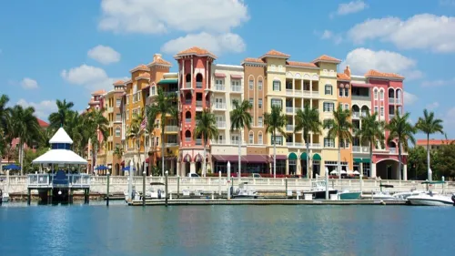 Walk to Vanderbilt Beach! Private Heated Pool! Close to Mercato and Ritz Carlton