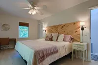 Newly Renovated Mountaintop Home w/ Amazing Views and Sunsets