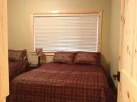 5 Bedroom House Sleeps 20 - Year round access!!