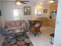 Awesome private studio w/AC one block to Sunset Beach
