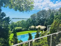 Bayfront 5 bedrooms family home. Panoramic sea view from all rooms