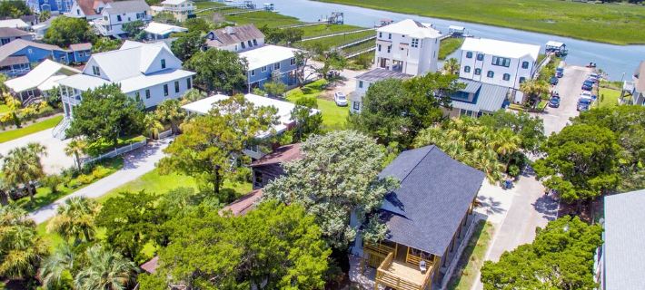 Classic Pawleys. Just Renovated. Long, breezy porches. Steps to beach and creek. Hotels in Georgetown County