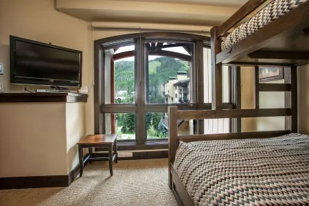 3 bd/3 ba w/ views ski in/out