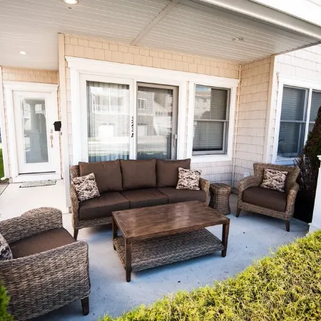 New 4BR Beach Block Home-Location, Location, Location!