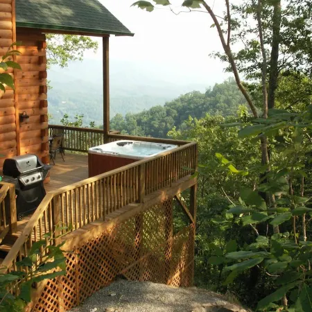 HAWKS RIDGE HIDEAWAY- Luxury Cabin & Great Get-Away! Amaazing view!