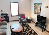 Cozy 2 Bedroom close to Cannon Valley Trail