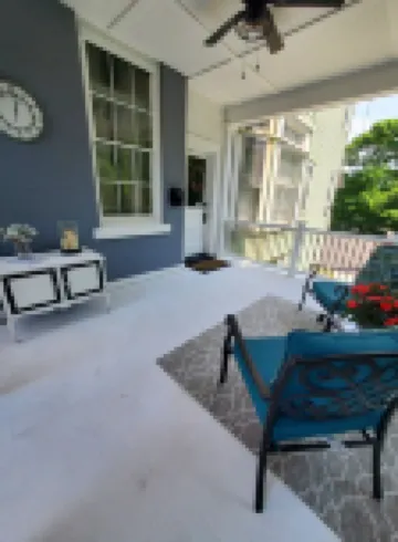 Located in the Historic downtown district, cozy studio, wifi.