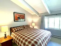 Spacious 3 level townhouse just minutes from the base of Stratton Mountain! Hotels in Winhall