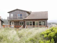 BEACH FRONT Property, 2 King Beds, Pool table, Completely Remodeled Interior! Hotels in Waldport