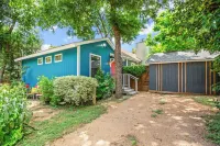 Walk to Restaurants & Shopping; 1 mile to SoCo