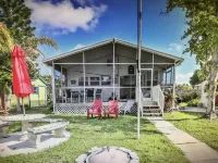 PIRATES COVE - Bikes, Kayaks, Outdoor Grill, Boat Dock, and more included......
