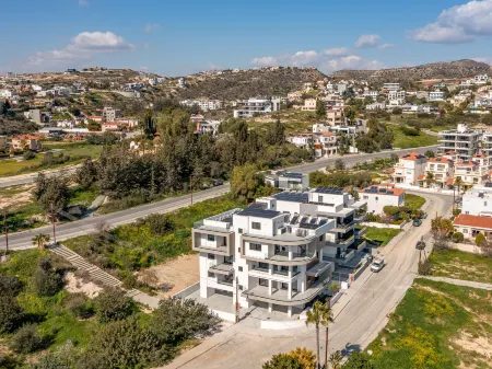 Sanders Eduardovich - Lovely 2-Bdr with Balcony Отели в г. Агиос Афанасиос