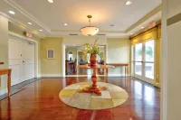 Charming 2-bedroom apartment with AC, fitness room in brilliant Lantana