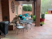 Down on the farm.... Hotels in Oconee County