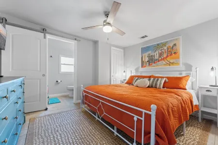 *Fall Dates*-Large Private Pool-Fire Pit-Walk to Beach-Dog Friendly-King Beds