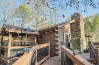 Cozy 4-bedroom cabin with Game Room, HotTub, and FirePit in charming Sevierville Hotels near Wears Valley