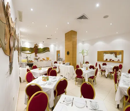 Golf Royal Hotel Отели рядом с достопримечательностью «Avenue Habib Bourguiba»