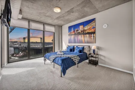 Lakeside Luxury Suite - Rock & Roll - Cle Flats - 2 Free parking