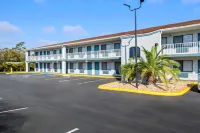 Quality Inn Near Blue Spring Hotels in DeBary