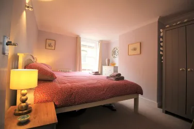 2 Bedroom City Centre Cottage set in a Private Courtyard