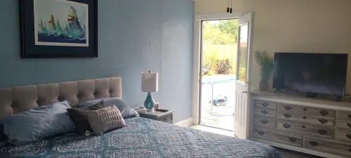 Cheerful 3 bedrooms house with a pool -1 mn from Nasa - 5 -6  PEOPLE MAX