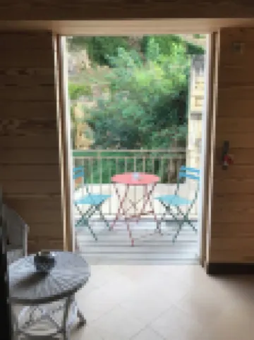 Superb Through-Apartment,  Tourism, 132m2, Downtown But Quiet.