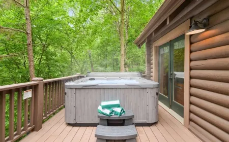 Hot Tub/FirePit/Grill/Arcade/75"/PorchSwing 7Min to Ellijay 21Min to BlueRidge