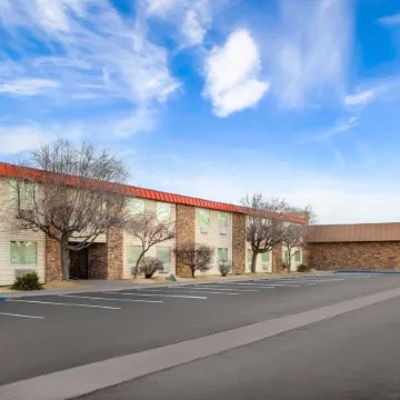 Super 8 by Wyndham Fallon