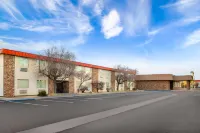 Super 8 by Wyndham Fallon