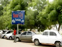 Hotel Raj - parking