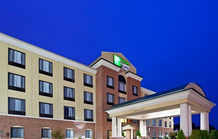 Holiday Inn Express & Suites Monroe by IHG