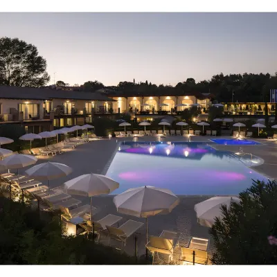 Lake Garda Resort Hotel dekat Kastil Sirmione