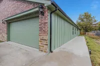 4 bd/2 ba Near AT&T stadium, TX Live! Six Flags, Globe Life