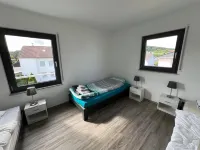 15 Minuten vom Freizeitpark und Seen Entfernt. Ferienwohnung in Ruhiger Lage