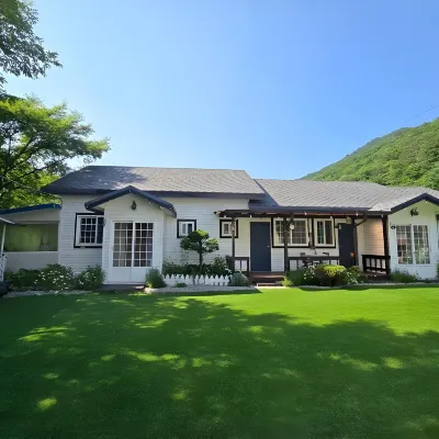 Heungjeong Valley 409 Pension ハーブナラ農園周辺のホテル