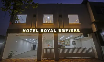 Hotel Royal Empirre Near Pec-Pgi-PU-Sukhna Lake-Rock Garden-Rose Garden Chandigarh فنادق في 