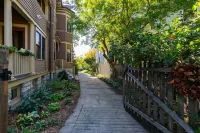 Best Location! Walk, Shop & Eat on Summit, Grand & Selby; Sleeps 15!
